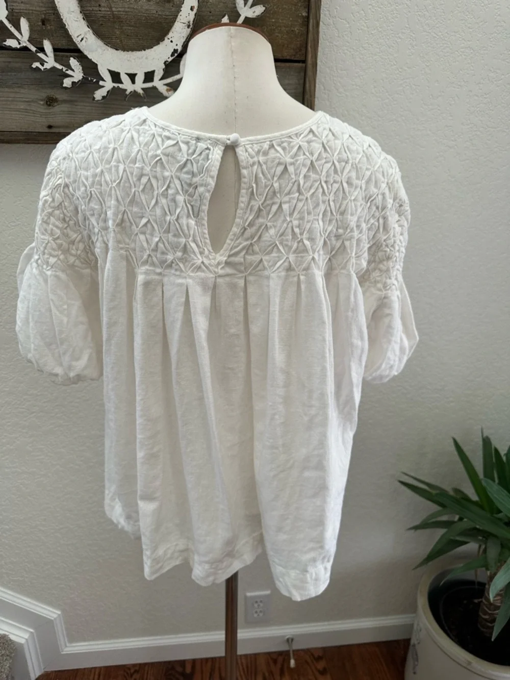 Anthropologie Liza White Smocked Yoke Puff Sleeve Top - Women size L